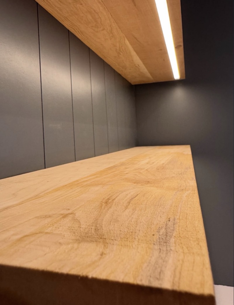 Detalle Madera & LED